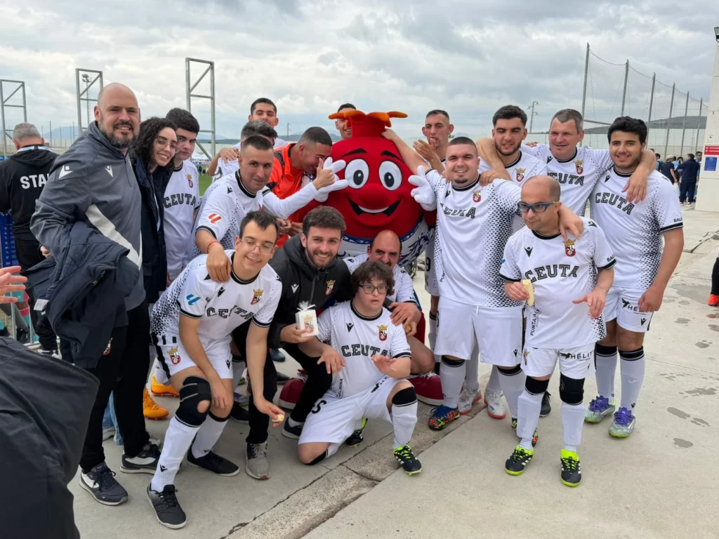 Imagen de los jugadores del AD Ceuta FC Genuine en Granada