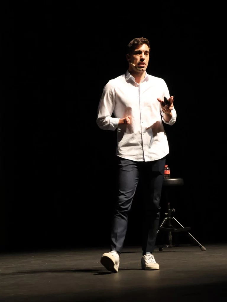 Imagen de alex sánchez durante la ruta de la inclusión